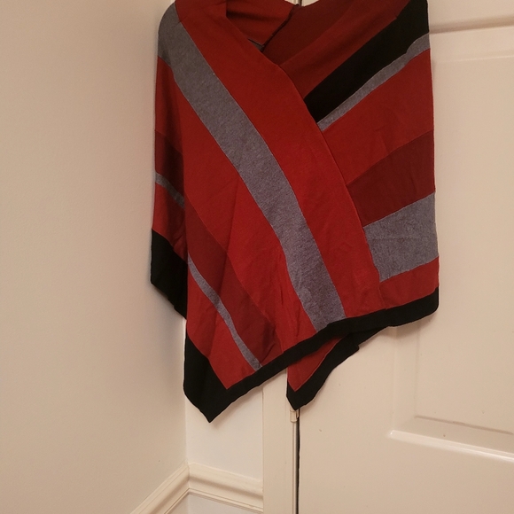 Cape - Picture 2 of 3